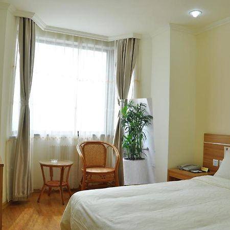 Super 8 Hotel Qingdao Railway Station Gui Zhou Road Esterno foto
